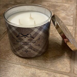 Bath & Body Works Marshmallow Fireside 3-Wick Candle 🕯️